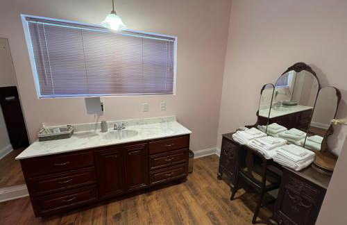 Midway Manor - Private Events, Weddings, Reunions - Foto 29