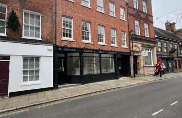 Elegant Windsor Flat - Short Walk to Windsor Castle, River Thames & Train Station - Foto 34