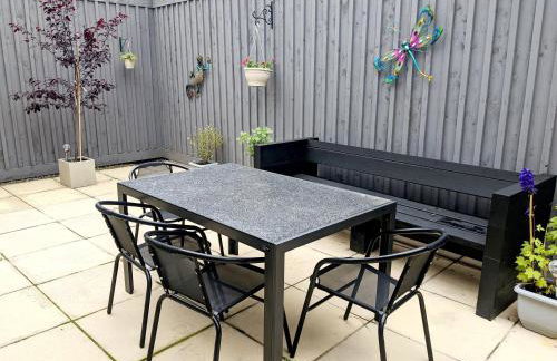 2 Bed House - Sleeps 6 - Parking - Wifi - Photo 7