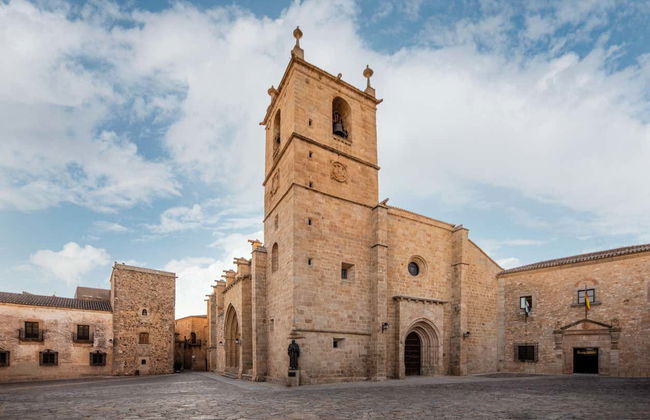 Entrada a la Concatedral de Cáceres - Foto 5