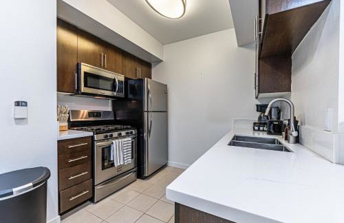 Stylish 2BDR & 2BTH - 15 mins walk to the beach! - Foto 14