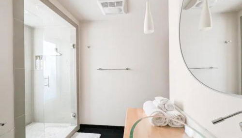 Lakeview Home by Lightrail Downtown & Airport - Foto 2, Shower