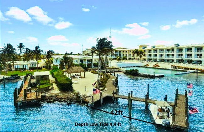 1 Beautiful 4 Bed 3 Bath Pool Home w Free Dock - Foto 32