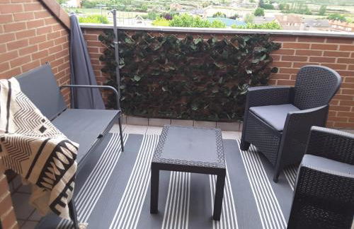 Duplex con terraza y vistas a la montaña internet aire acondicionado frente a piscinas públicas - Foto 18