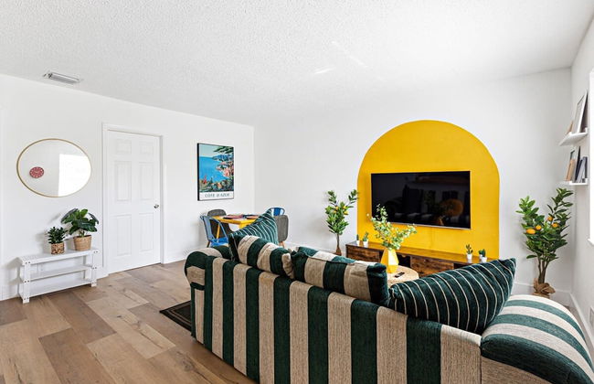 Lovely 2 BR Condo in Sailboat Bend - Photo 3