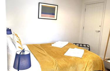 Modern One Bed Flat at Dawe Luxury Suites - An Entire Apartment near Ely Cathedral & Train Station - The Perfect Gateway to Explore Ely, Cambridge, Norfolk & London - Sleeps up to 4 - Photo 12