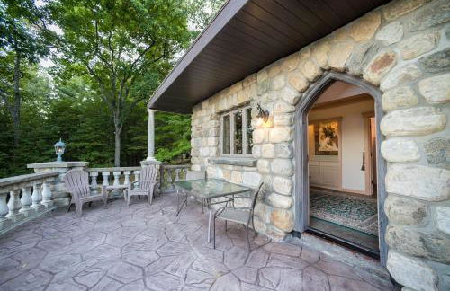 HIGHLANDS CASTLE overlooking Lake George plus 2 other CASTLES & SUITES - Foto 77