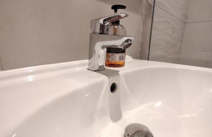 Bee City Cosy Stay - Near Train Stations and Shopping Centre with Paid Private Parking, 500Mbps Internet and Netflix - Foto 24