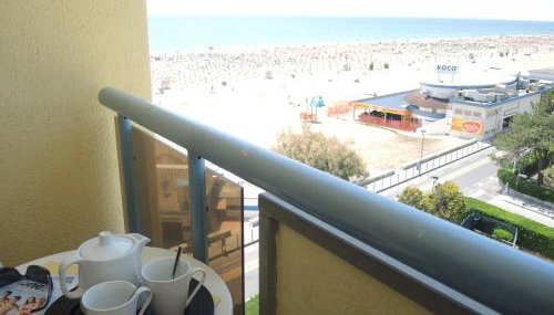 Beachfront Two-room Flat With Side sea View - Foto 2