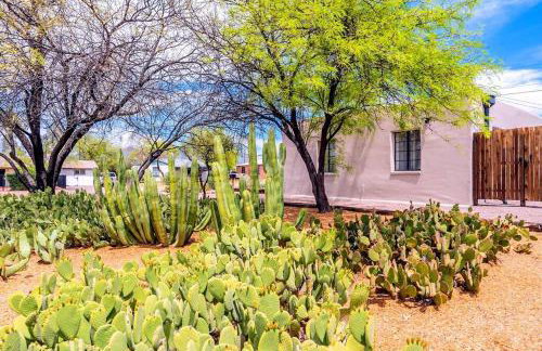 Cute & Cozy 2BR 1BA Adobe w Firepit Near UA & UMC - Foto 20