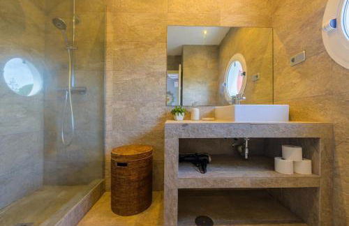 Beautiful Frontline beach Townhouse - Photo 36