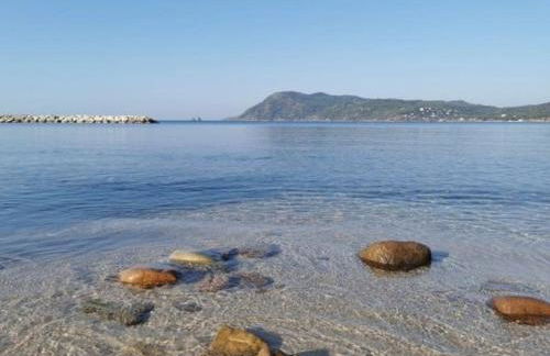 Charmant studio tout équipé à 100m de la plage, clim, terrasse, parking, Wifi, linge de maison inclus - Foto 9