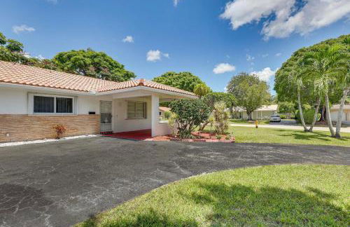 Walk to City Center Modern Coral Springs Getaway - Foto 27