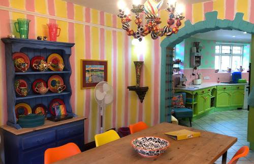 Historic Pike House with Beautiful Garden - Photo 15