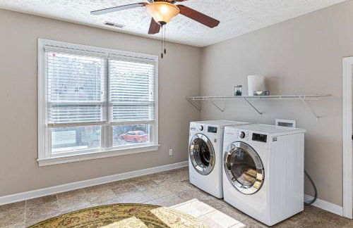 Amazing Home w/ Huge Pool, Game Tables, Movie room, and More! - Foto 38