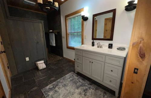 Nantahala Nook, cabin w/hot tub,game room, & wifi - Foto 7