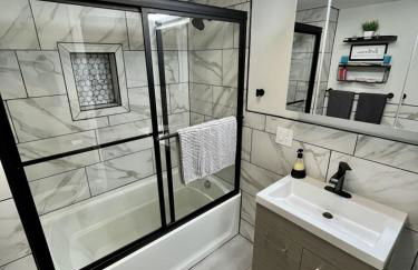 The entire Stephentown Hotel. 28 person occupancy - Foto 14