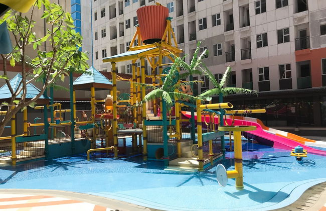 Stunning And Comfy Studio Apartment Transpark Juanda - Photo 17