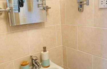 Stunning Seafront House with garden and private parking - Foto 58