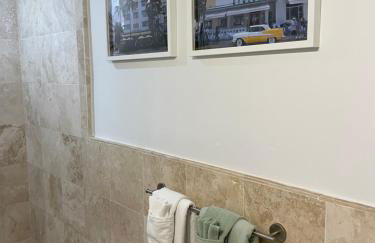 TROPICAL HAVEN POOL & 2BLOCKS TO BEACh - Foto 16