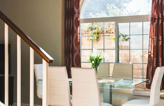 Spacious Retreat w Modern Decor and Private Yard - Photo 11