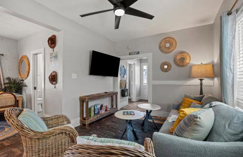 Coastal Escape, Steps to Beach, Fire Pit - Foto 1