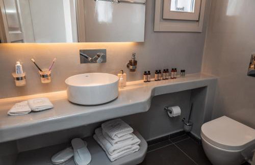 G & W Suites - Photo 49