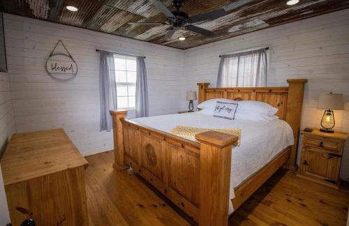 Ozark Escape - Hot Tub Mountain Views and Near Buffalo River - Photo 12