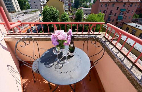 -LUMINOSA 5 STARS WITH BALCONY- Wifi Netflix 15 minutes from Duomo - Foto 14