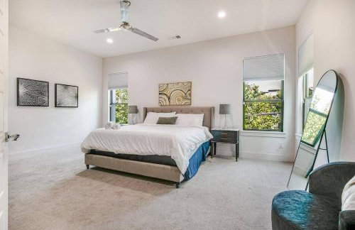 Uptown Modern with Private Patio & 1Gbps Wi-Fi - Foto 60