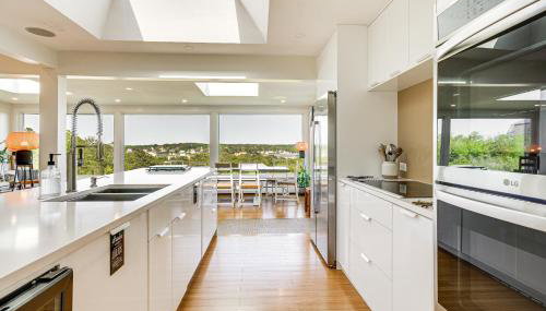 Elegant Gloucester Beach Getaway with Ocean Views! - Foto 3