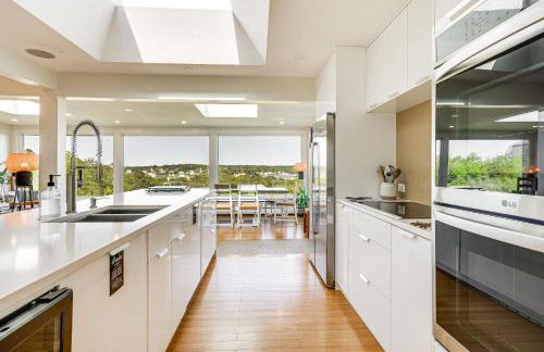 Elegant Gloucester Beach Getaway with Ocean Views! - Foto 3