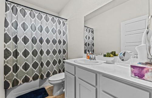 Single-level Home Game Area Ideal for Long Stays - Foto 25