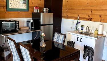 Cozy Rustic Cabin on a Working Horse Ranch for a Unique Getaway in Granite Bay, California - Foto 5