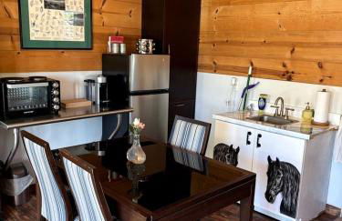 Cozy Rustic Cabin on a Working Horse Ranch for a Unique Getaway in Granite Bay, California - Foto 5