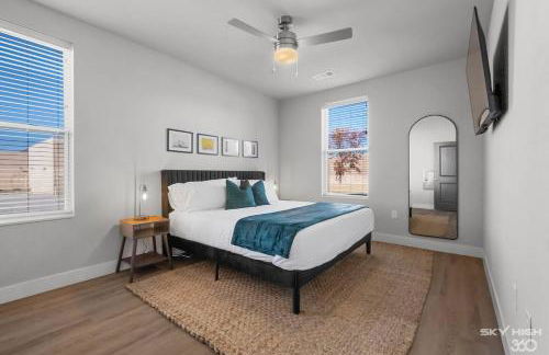 Deluxe 2BR Near Amp, Culture & Walmart wPool - Photo 17