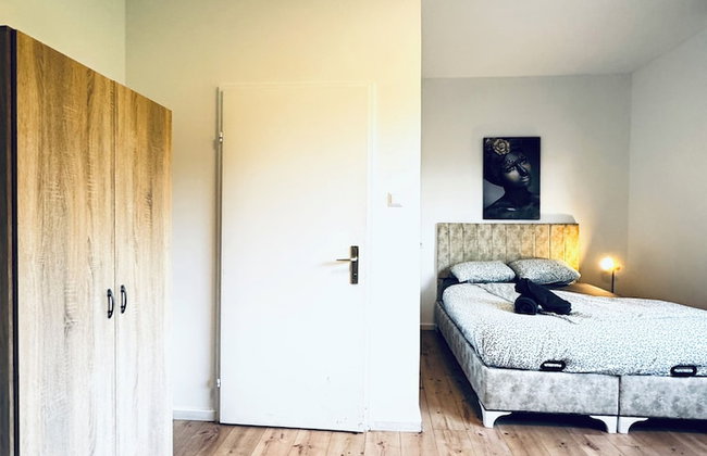 Cozy 3BR Apt with Garden Sleeps 10 - Foto 36