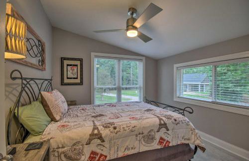 Waterfront Greenwood Getaway with Deck and Grill! - Foto 10