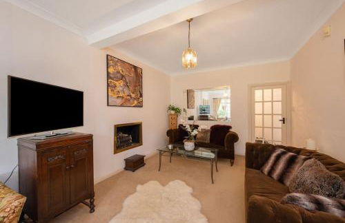 5 Bed Home with Private Parking - 25 Mins To Central London - Foto 38