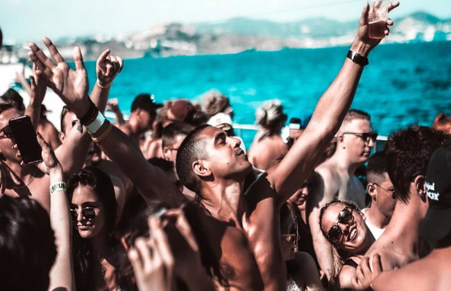 Aftersun em Catamarã - Apenas Adultos - Saindo de Platja d'en Bossa - Foto 1