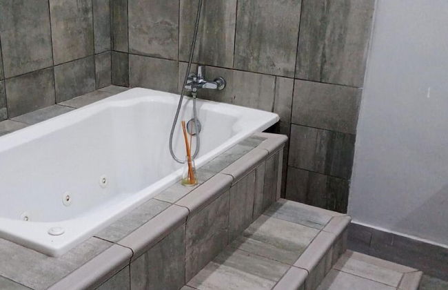 4 Bedrooms Family House Sakumono - Photo 20