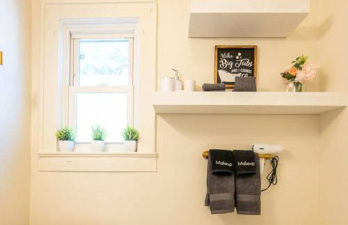 Charming Modern Farmhouse Retreat - Foto 27