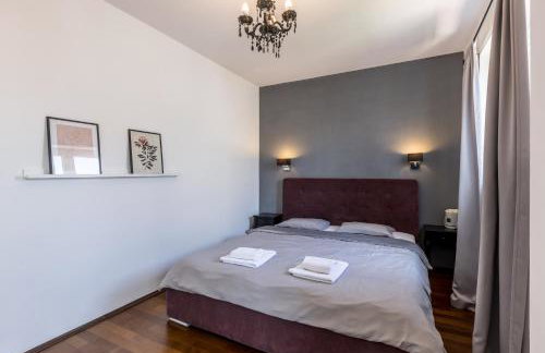 Central Park Apartment with Terrace - Photo 11