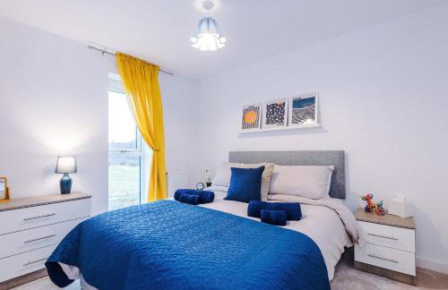 Stunning 3 Story Home, 3 x King Size Beds, Pool Table, Free Parking x2, Ping Pong - Foto 7