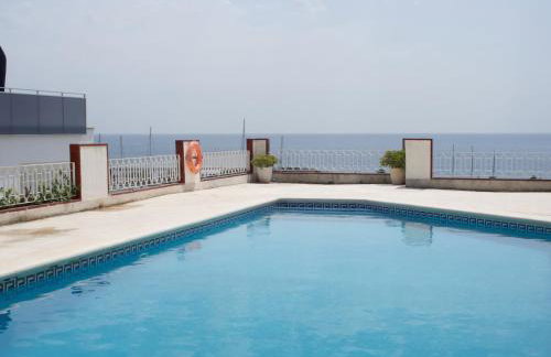Stunning sea views over marina with swimming pool - Photo 30
