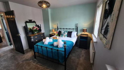 The Farrier's 3 bedroom comfy and cosy bolt hole close to Cannock town centre - Foto 2, towels