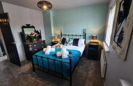 The Farrier's 3 bedroom comfy and cosy bolt hold close to Cannock town centre - Foto 3
