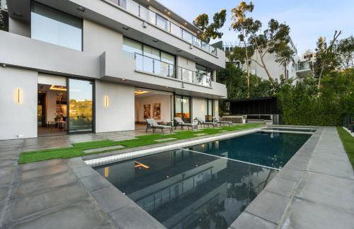 Ultra Luxury 5BR Beverly Hills Estate with Private Pool Spa and Canyon Views - Foto 25