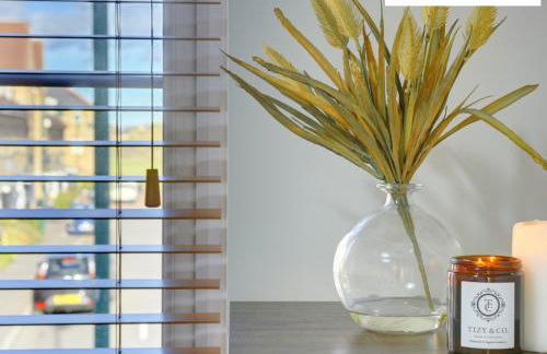 LARGE 4 Bedroom Semi-Detached House Sleeps 7 By Klarok Short Lets & Serviced Accommodation - Foto 31