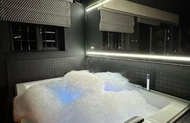 Secret Suites Lancaster - Photo 11